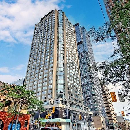 University Of Toronto Utsg Suites Bagian luar foto