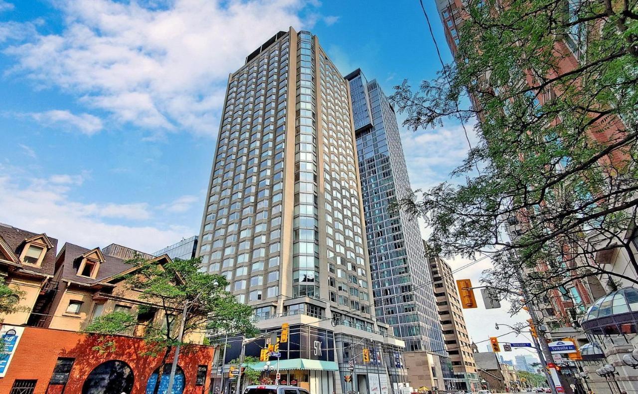 University Of Toronto Utsg Suites Bagian luar foto